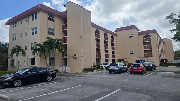 $114,900 | 3251 Holiday Springs Boulevard, Unit 302, Margate, FL 33063