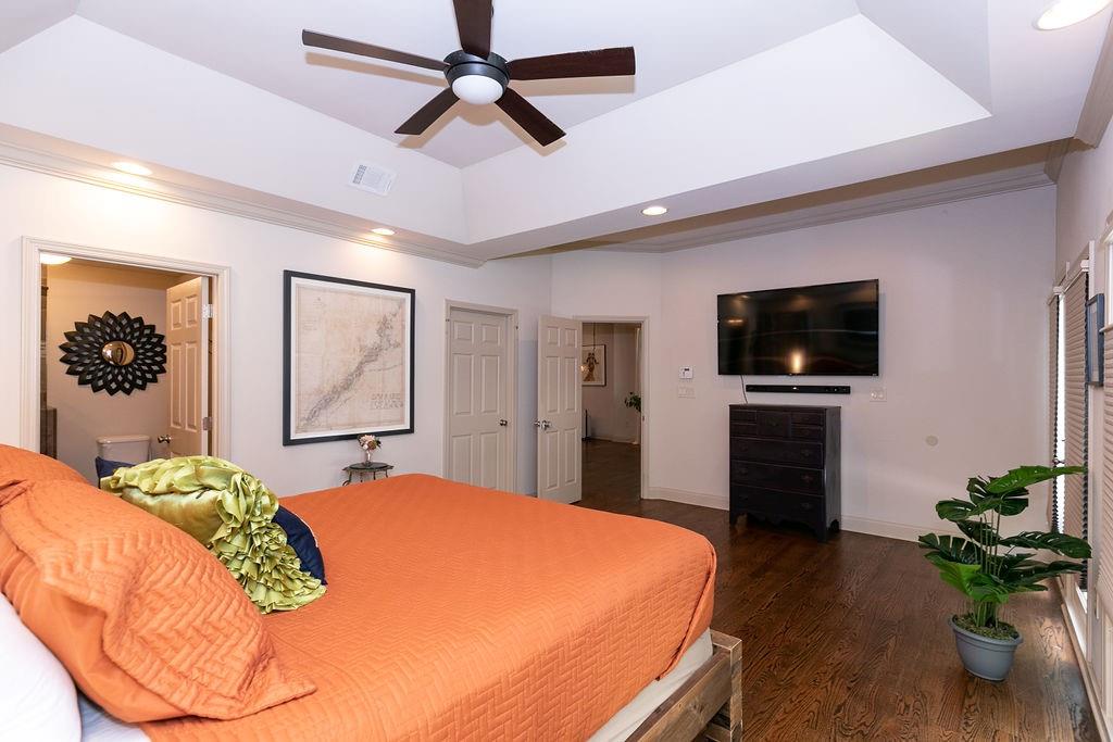 1084 Sanders Avenue Southeast, Unit A Atlanta, GA 30316 - Photo 34 of 44 a bedroom with a bed and a television