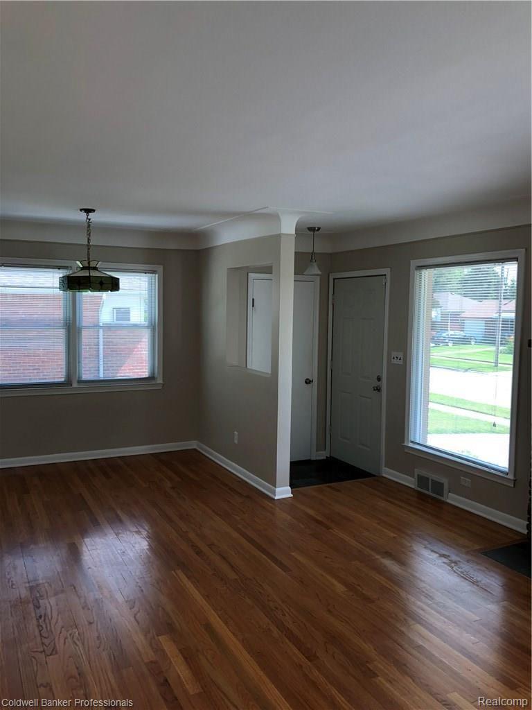 23765 Roxana Avenue Eastpointe, MI 48021 - Photo 17 of 24 EC85E759-84E6-4106-9614-DCF0537F2390.jpeg