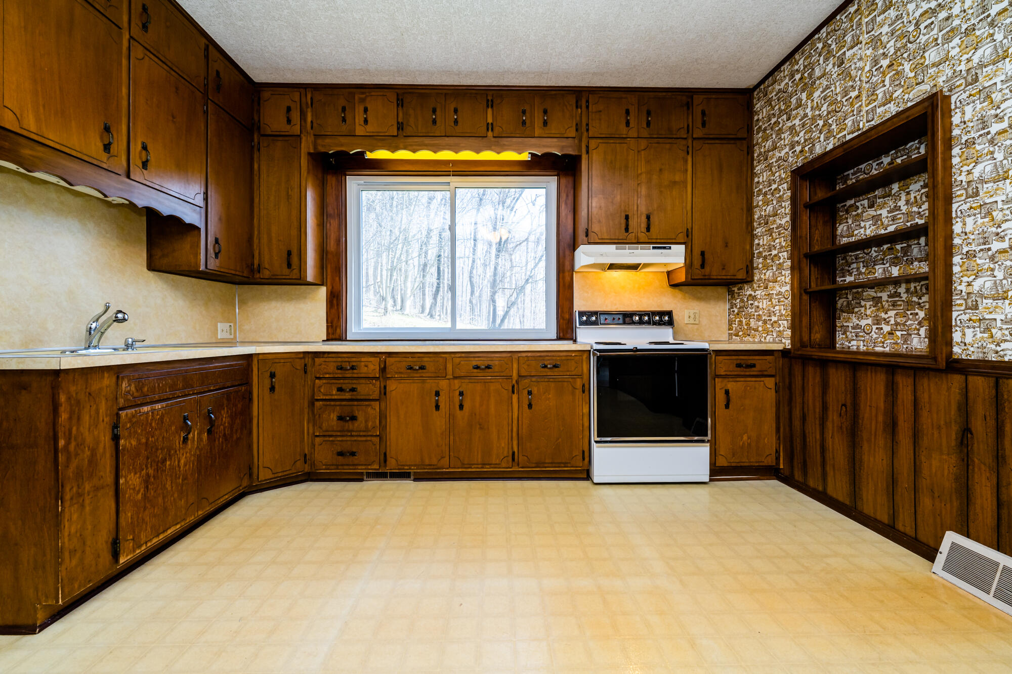 3221 East Snow Road Berrien Springs, MI 49103 - Photo 16 of 32 Kitchen