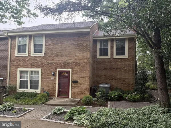 $749,990 | 2172 Golf Course Drive, Reston, VA 20191