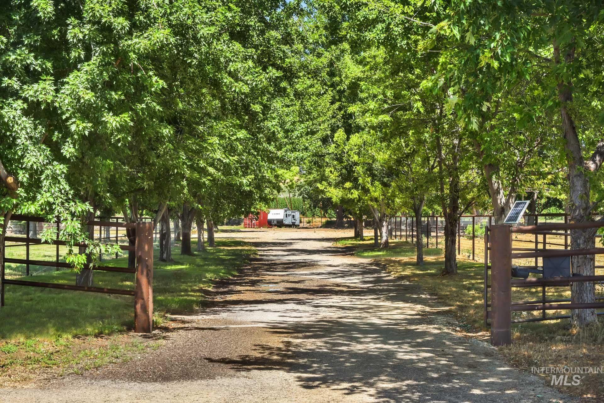 27114 Lower Pleasant Ridge Road Wilder, ID 83676 - Photo 25 of 50 View of home's community with driveway