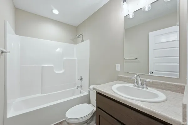 $369,900 | 10926 Carob Thorn Trail, Roanoke, IN 46783