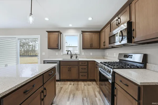 $369,900 | 10926 Carob Thorn Trail, Roanoke, IN 46783