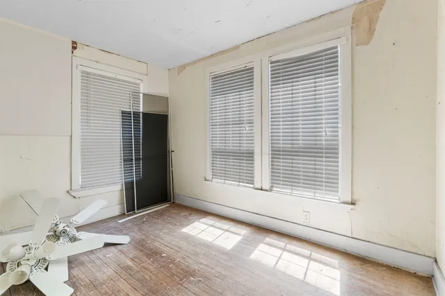 a view of a livingroom with a dinning area and balcony
