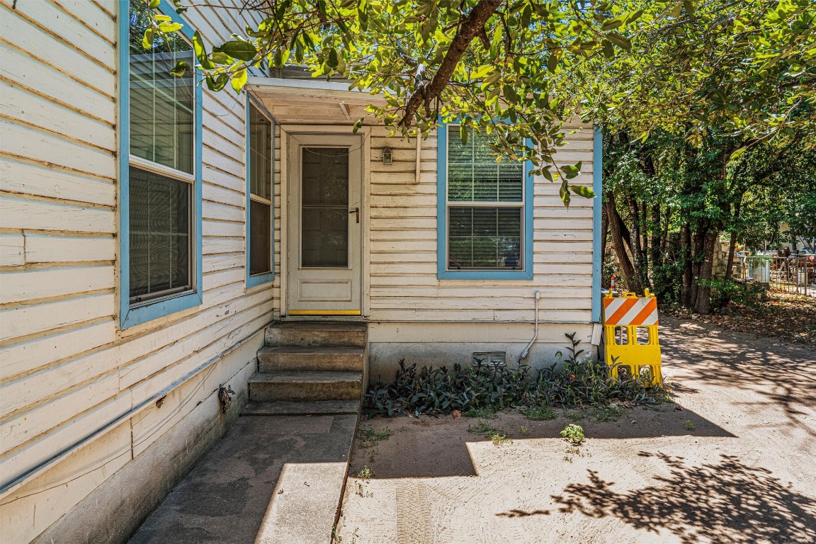 6311 Del Monte Road Austin, TX 78741 - Photo 5 of 24 a view of a house with backyard and sitting area