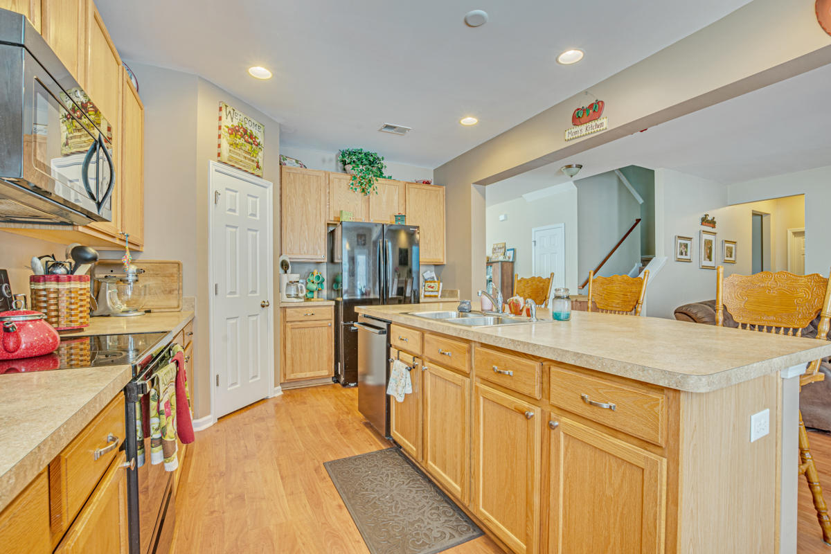 191 Meadow Wood Road Summerville, SC 29486 - Photo 10 of 37 Kitchen