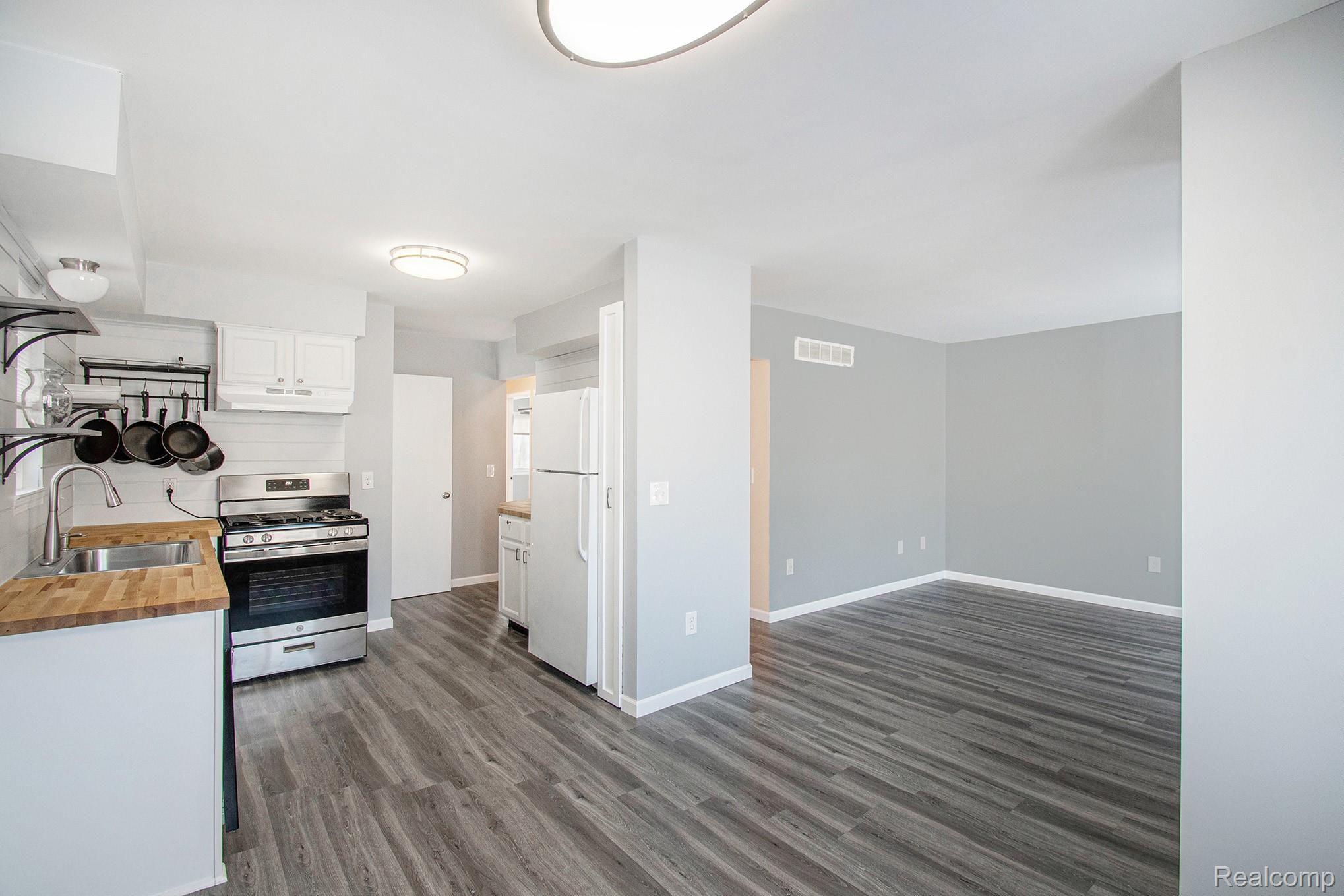 1273 Princeton Road Berkley, MI 48072 - Photo 9 of 35 210211 Floare 1273 Princeton_10.jpg