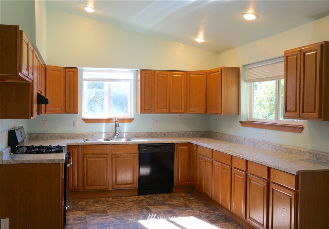 3164 Harris Road Southeast Port Orchard, WA 98366 - Photo 3 of 15 Gallery Image 3