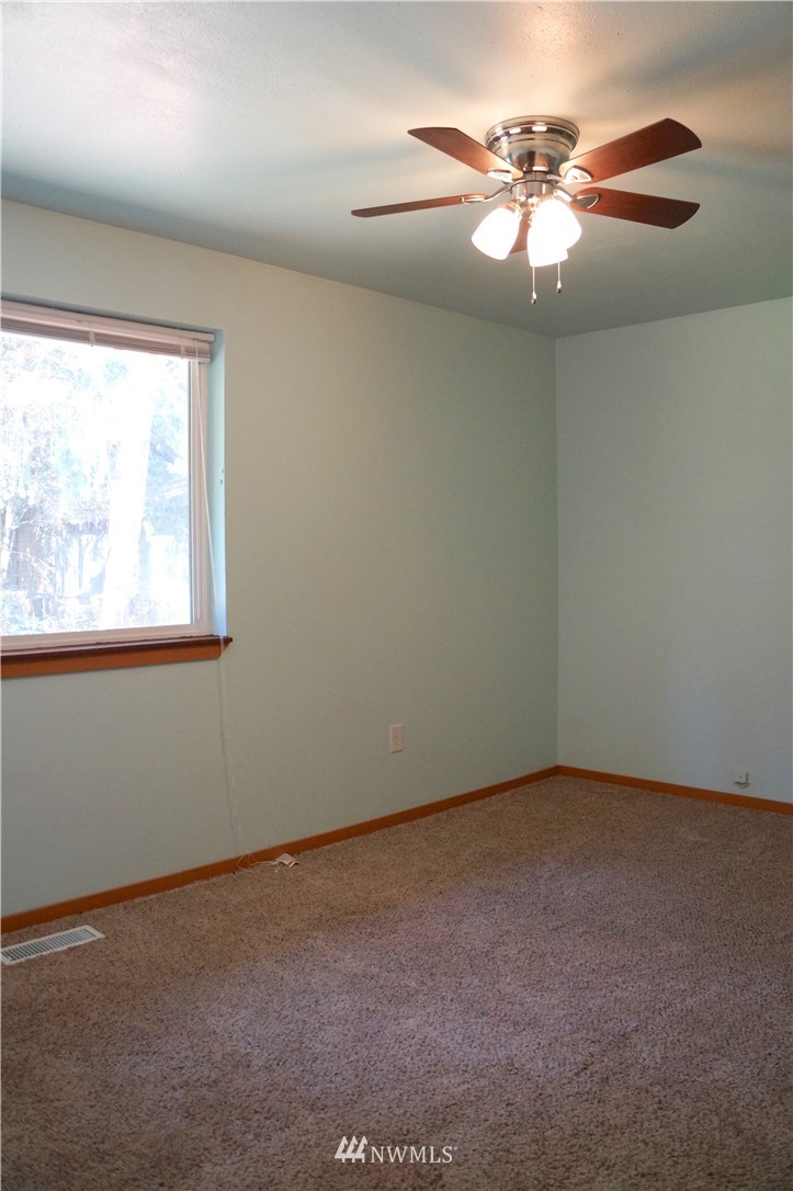 3164 Harris Road Southeast Port Orchard, WA 98366 - Photo 7 of 15 Gallery Image 7