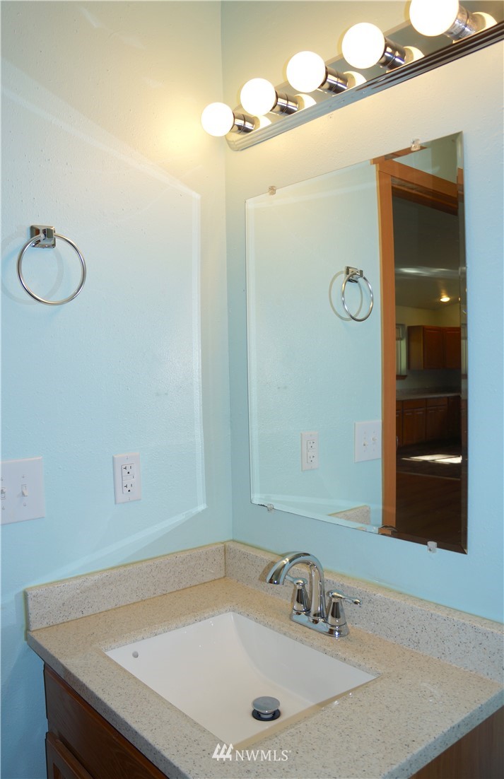 3164 Harris Road Southeast Port Orchard, WA 98366 - Photo 8 of 15 Gallery Image 8