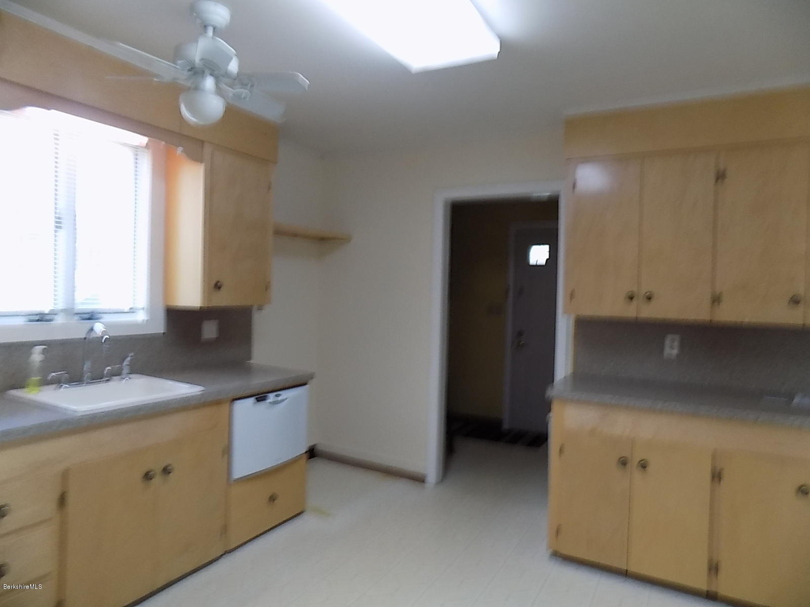 38 Harding Street Pittsfield, MA 01201 - Photo 5 of 20 DSCN0070