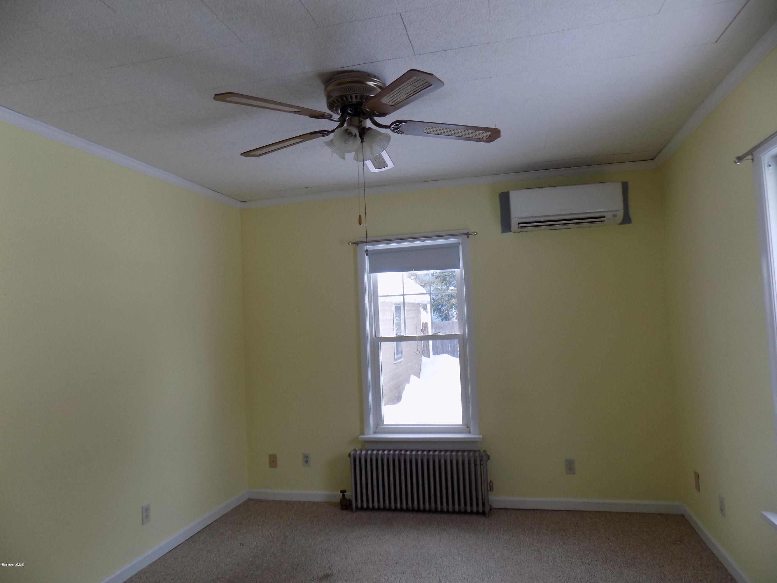 38 Harding Street Pittsfield, MA 01201 - Photo 9 of 20 38 Harding 009