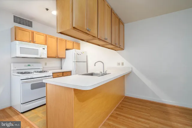 $175,000 | 1100 Vine Street, Unit 415, Philadelphia, PA 19107