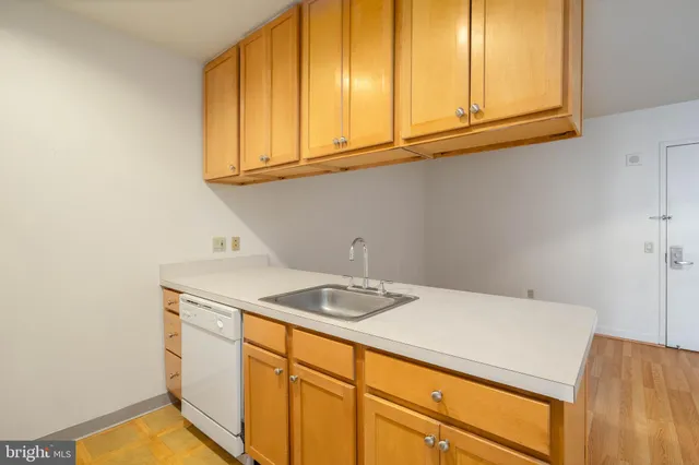 $175,000 | 1100 Vine Street, Unit 415, Philadelphia, PA 19107