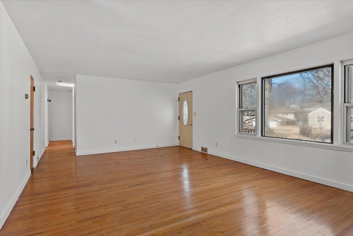 2919 Wasson Way Decatur, IL 62521 - Photo 3 of 31