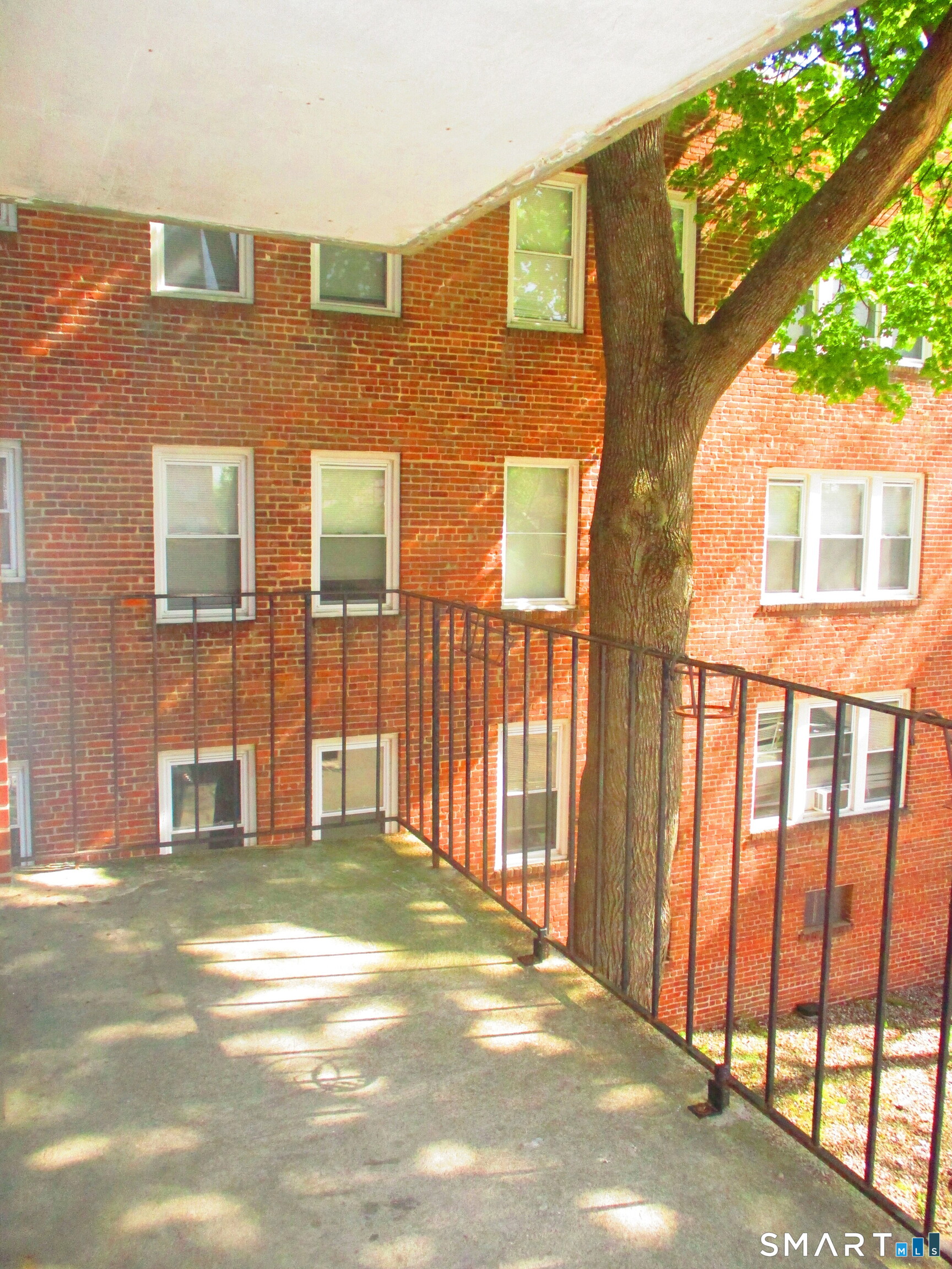 87 Glenbrook Road, Unit 2E Stamford, CT 06902 - Photo 4 of 23