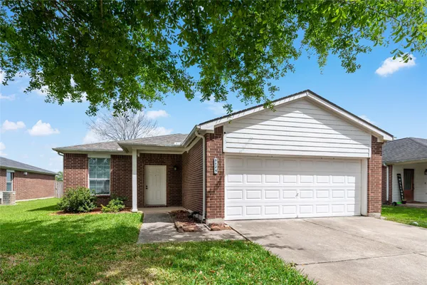 $2,050 | 5425 Jefferson Street, Pearland, TX 77584