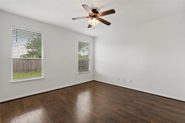 $2,050 | 5425 Jefferson Street, Pearland, TX 77584