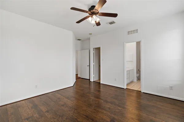 $2,050 | 5425 Jefferson Street, Pearland, TX 77584