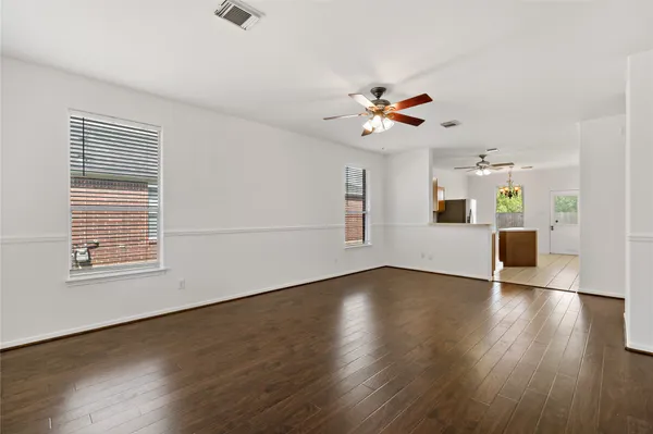 $2,050 | 5425 Jefferson Street, Pearland, TX 77584