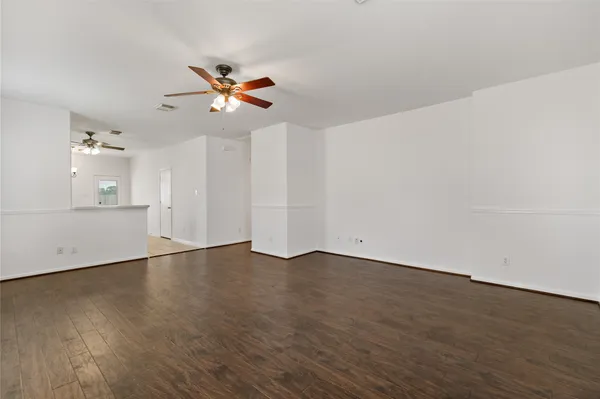 $2,050 | 5425 Jefferson Street, Pearland, TX 77584