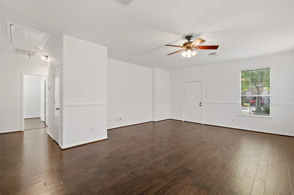 $2,050 | 5425 Jefferson Street, Pearland, TX 77584