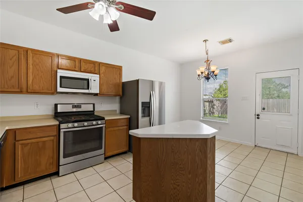 $2,050 | 5425 Jefferson Street, Pearland, TX 77584