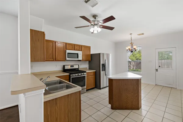 $2,050 | 5425 Jefferson Street, Pearland, TX 77584