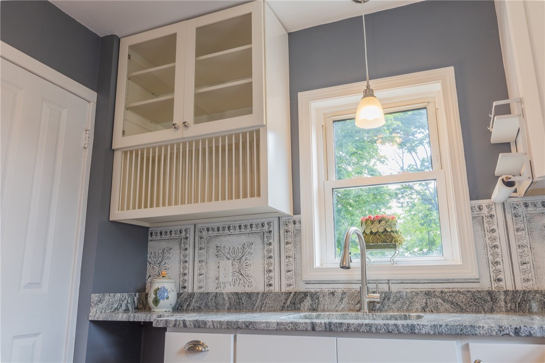 44 Ruth Avenue East Providence, RI 02916 - Photo 8 of 41 Gallery Image 8