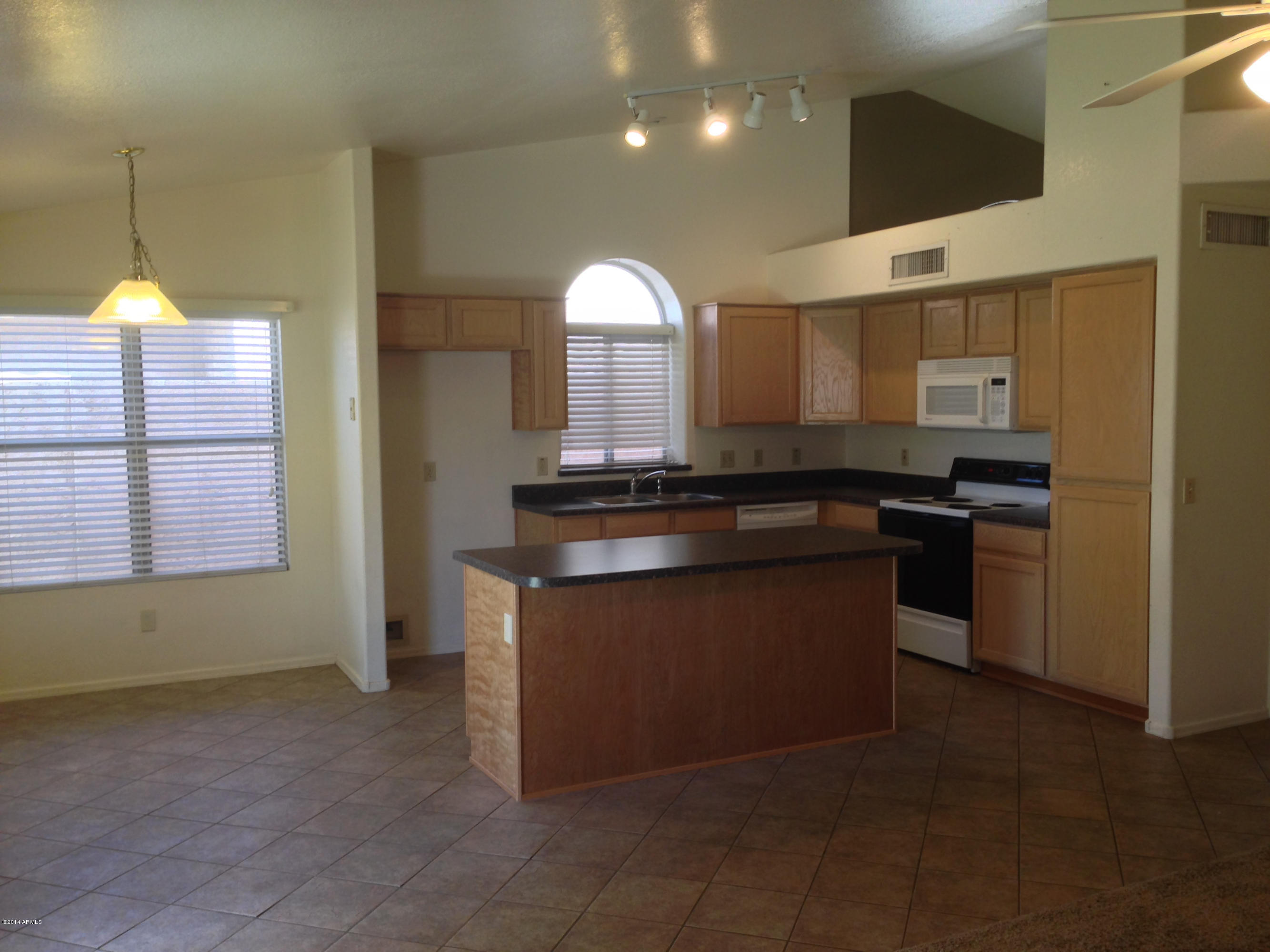 7726 West Boca Raton Road Peoria, AZ 85381 - Photo 13 of 18 7726 W Boca Raton - Kitchen 3
