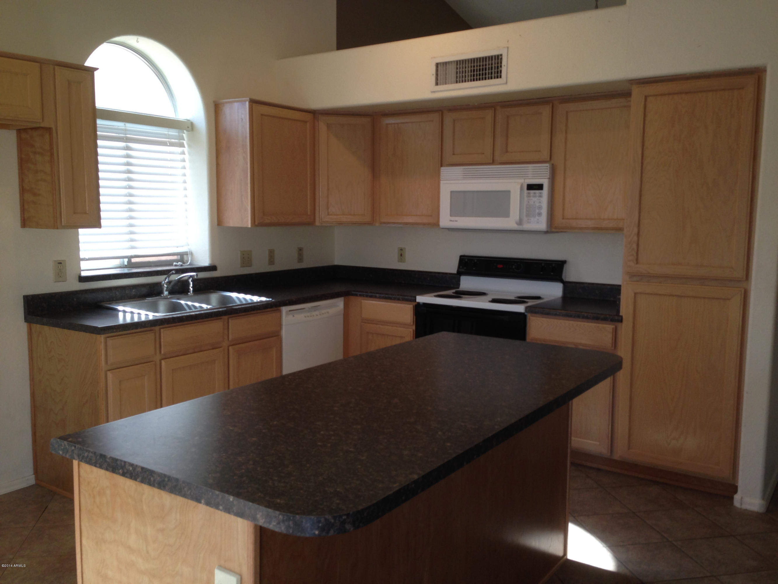7726 West Boca Raton Road Peoria, AZ 85381 - Photo 6 of 18 7726 W Boca Raton - Kitchen