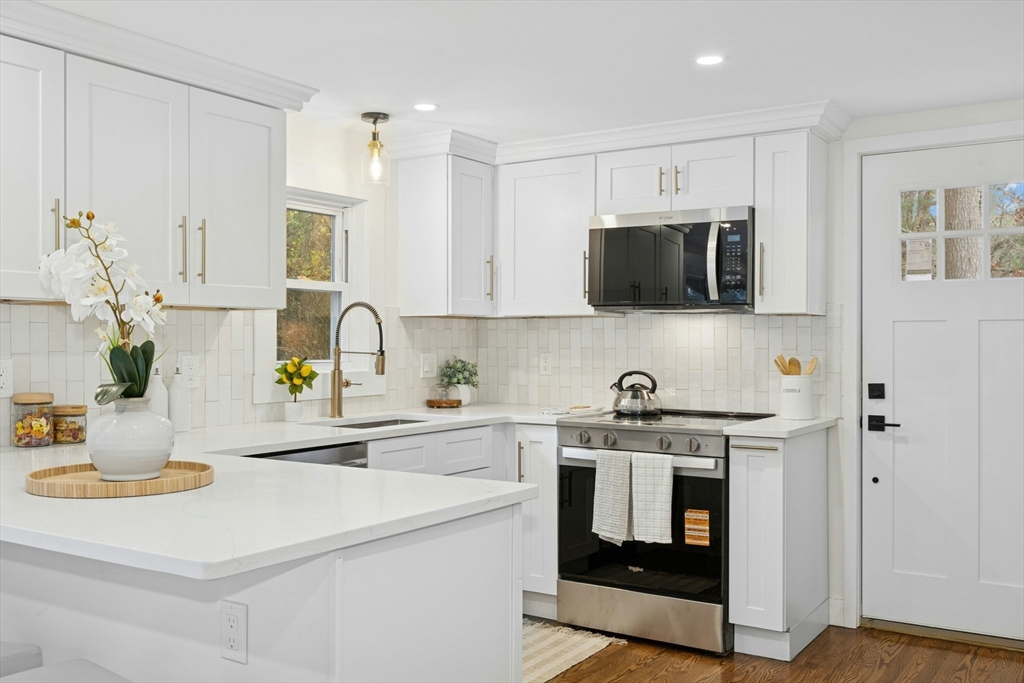 8 Old Farm Road Hanover, MA 02339 - Photo 7 of 38