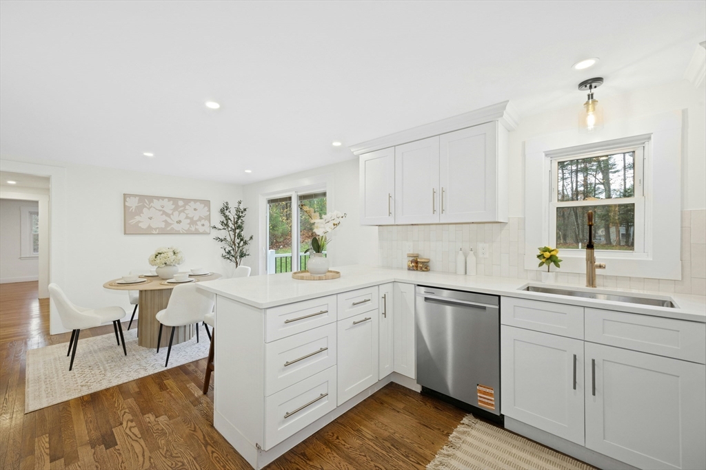 8 Old Farm Road Hanover, MA 02339 - Photo 9 of 38