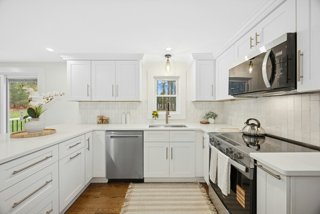 8 Old Farm Road Hanover, MA 02339 - Photo 10 of 38