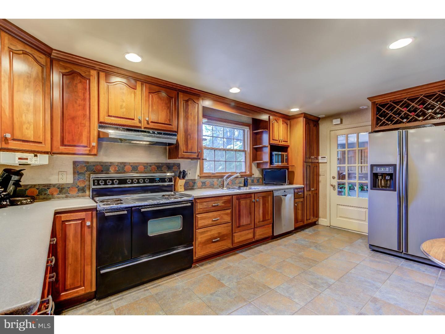 1252 Thomas Road Wayne, PA 19087 - Photo 14 of 25 Kitchen