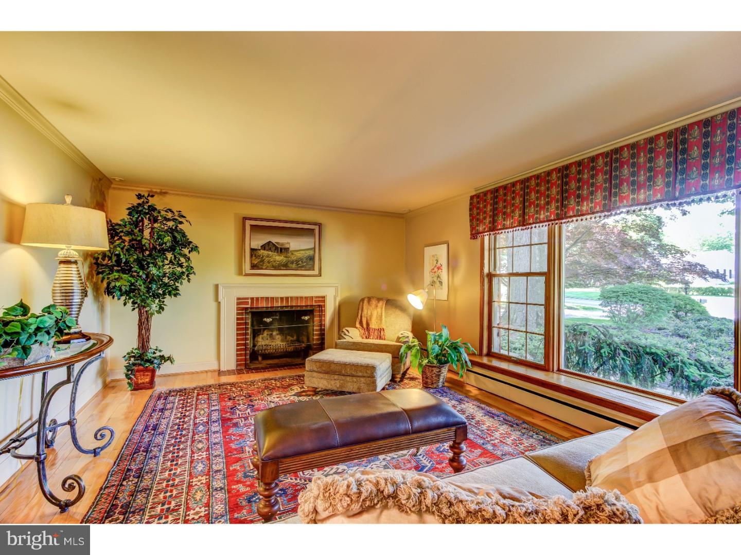 1252 Thomas Road Wayne, PA 19087 - Photo 8 of 25 Living Room