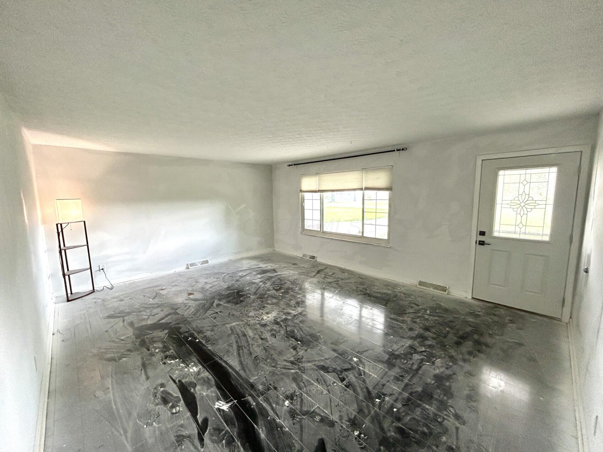 8286 Richardson Road Groveport, OH 43125 - Photo 4 of 15 733c131a-9592-4c08-a1ad-ef43bfbe6df7