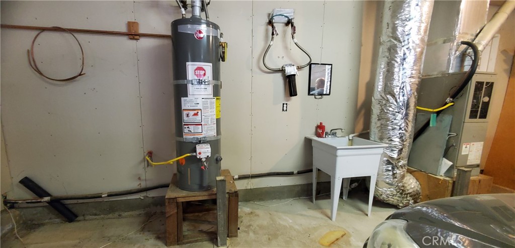 7486 Rodger Road Corning, CA 96021 - Photo 27 of 45 a room with furniture and gym equipment