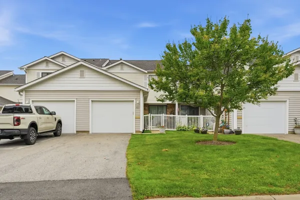 $364,900 | 731 Shoreline Circle, Unit 731, Schaumburg, IL 60194