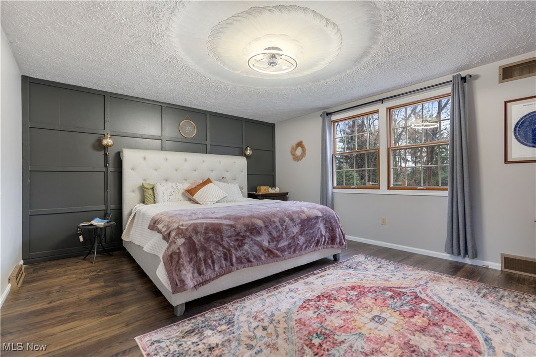 2119 Devonshire Road Northwest Canton, OH 44708 - Photo 26 of 46 Spacious owners suite with textured ceiling, new LVT flooring and painted accent wall