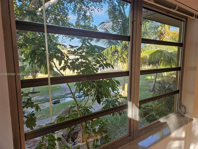 a view of yard with tree in back