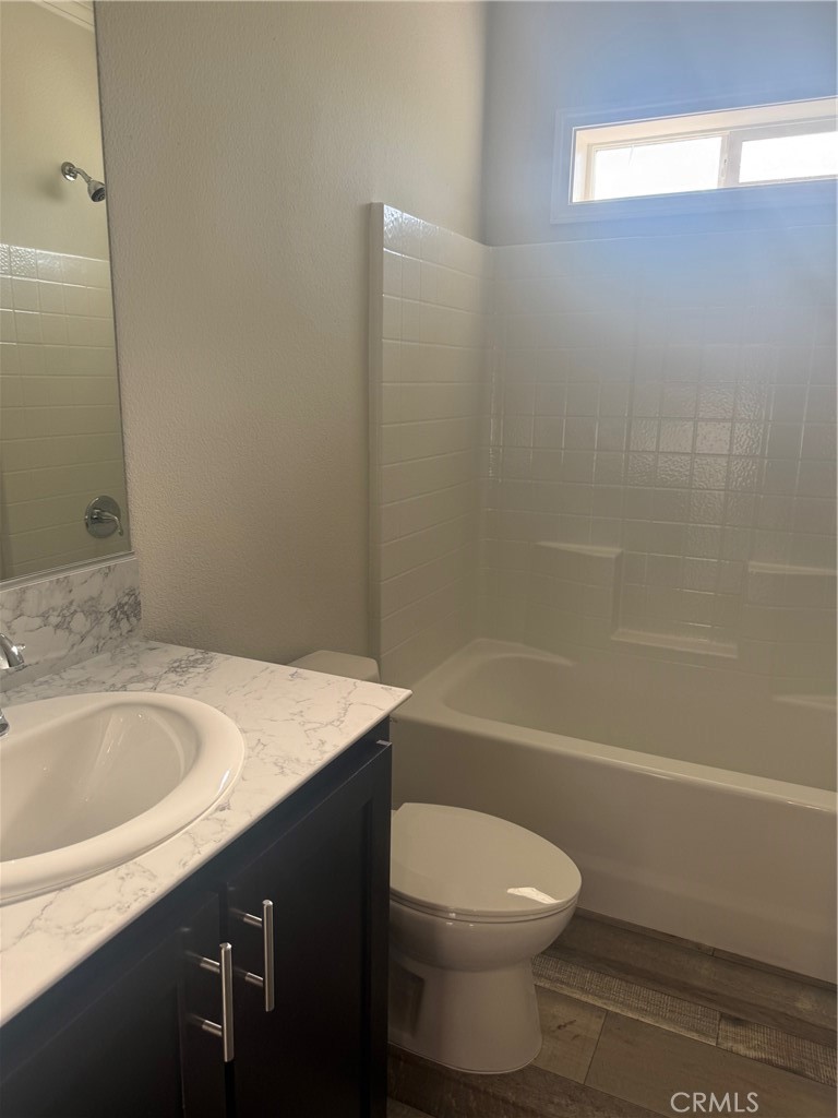 14450 Meridian Road Chico, CA 95973 - Photo 9 of 37 a bathroom with a sink a toilet and bathtub