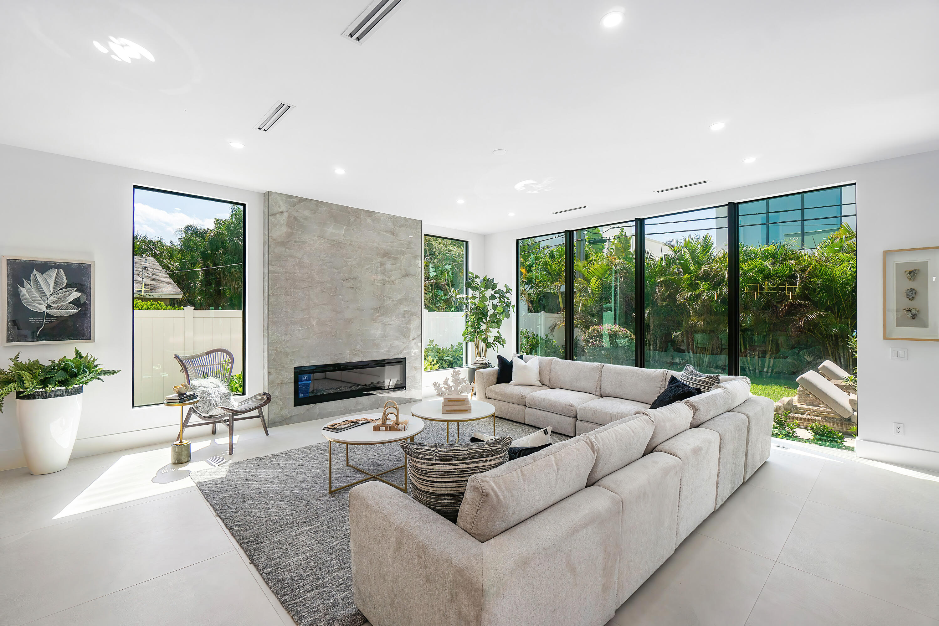 444 Northeast 5th Street Boca Raton, FL 33432 - Photo 4 of 45 012-444Northeast5thStreet-BocaRaton-FL-3