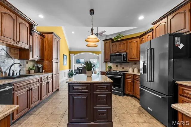 $695,000 | 14160 Augusta Circle, Dexter, MO 63841