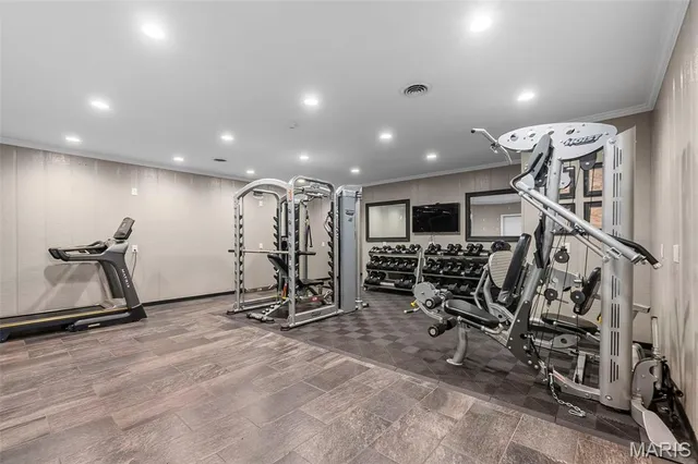 $695,000 | 14160 Augusta Circle, Dexter, MO 63841