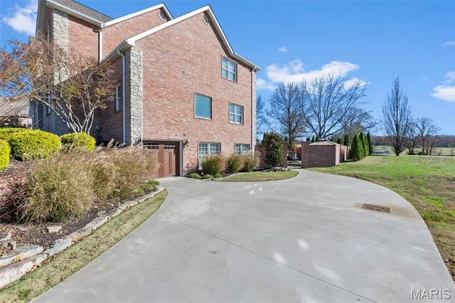 $695,000 | 14160 Augusta Circle, Dexter, MO 63841