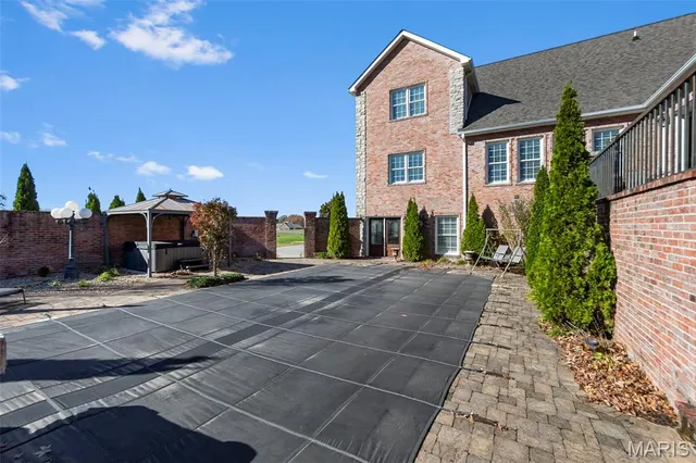 $695,000 | 14160 Augusta Circle, Dexter, MO 63841