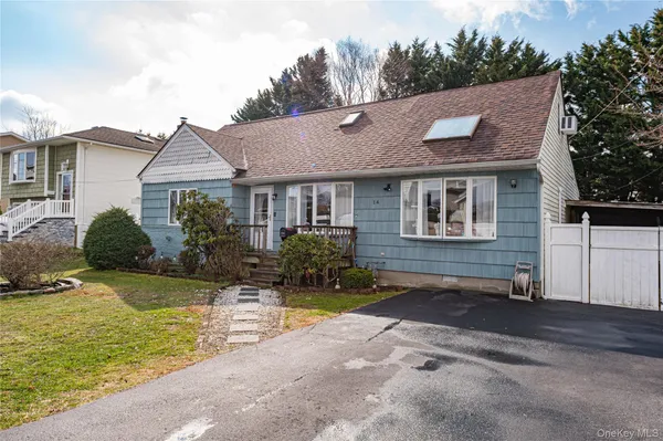 $682,723 | 14 Willoughby Place, West Islip, NY 11795