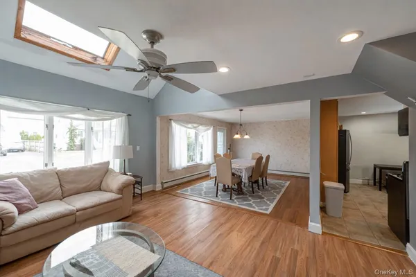 $682,723 | 14 Willoughby Place, West Islip, NY 11795